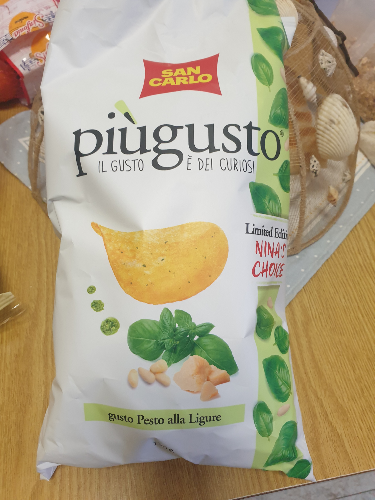 photo of a bag of Ligurian pesto potato chips