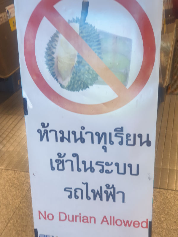 no durians allowed on Bangkok subway